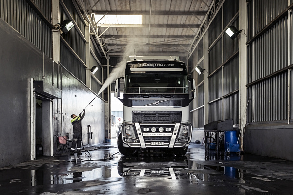 servicing-trucks-15